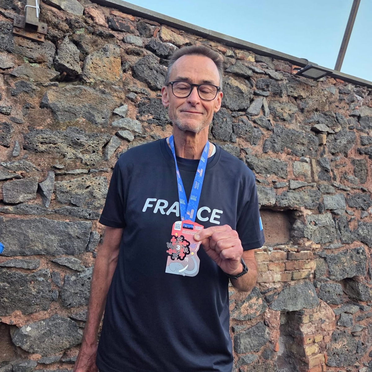 Philippe sur le podium aux championnats d’Europe masters de marche nordique